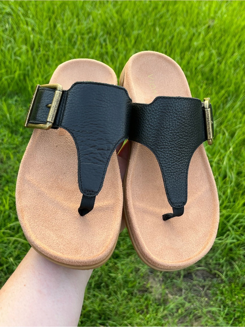 NWOT Vionic Emma Black Leather Thong Sandals in Sizes 7.5 and 10